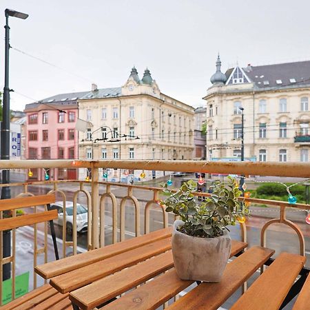 Charming Old Town Family Retreat Apartment Bratislava Luaran gambar