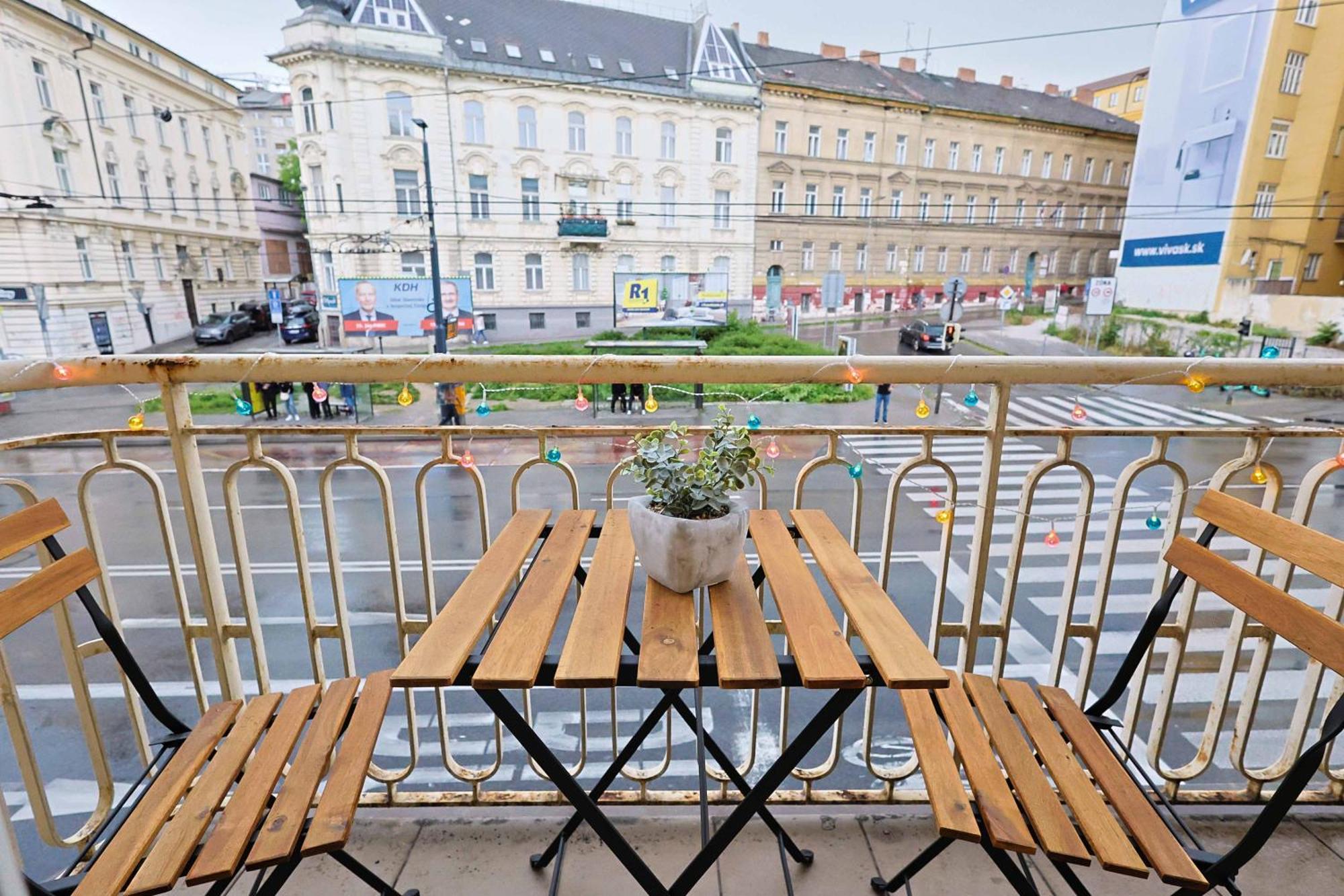 Charming Old Town Family Retreat Apartment Bratislava Luaran gambar