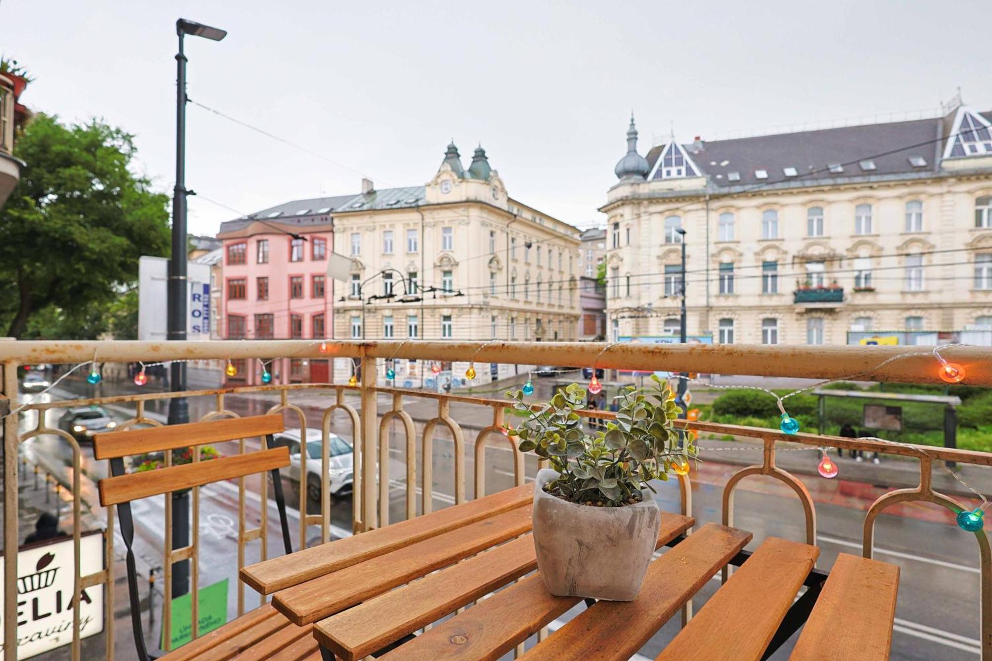Charming Old Town Family Retreat Apartment Bratislava Luaran gambar