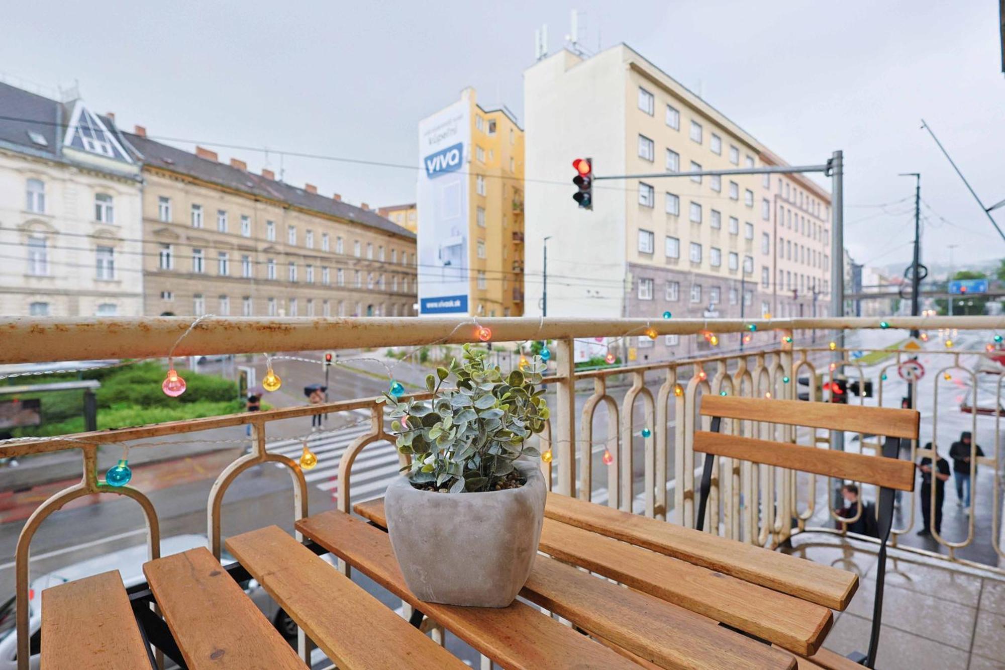 Charming Old Town Family Retreat Apartment Bratislava Luaran gambar